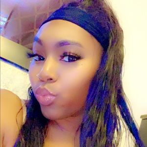 Meet your Posher, Alexis